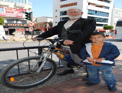 73‘Lik Mehmet Keçe Dede Her Gün 15 Kilometre Pedal Çeviriyor