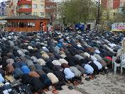 Çadırda Cuma Namazı Kıldılar