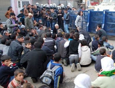 BENGI YıLDıZ - Diyarbakır'da çadır gerginliği