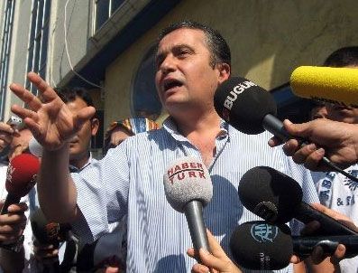 CEM GARIPOĞLU - Münevver'in babasından tuhaf sözler