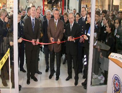 BURSA EMNIYET MÜDÜRÜ - Polis Sergisini Alman Emniyet Müdürü Açtı