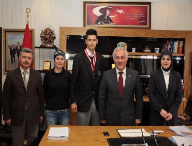 LOKMAN ÖZDEN - Çubuklu Sporculadan 2 Madalya