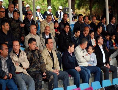 SÜLEYMAN OĞUZ - Polisler Bu Kez Top Peşinde Koştu