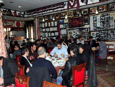 Van Belediye Başkanı Kaya, Van Barosu Avukatları İle Kahvaltıda Bir Araya Geldi