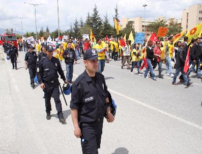 İŞÇI BAYRAMı - 1 Mayıs Kutlamalarına Yağmur Engeli