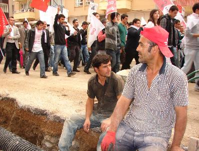 FAŞIST - Denizli’Deki 1 Mayıs Kutlamalarında Chp Ve Bdp‘liler Arasında Gerginlik
