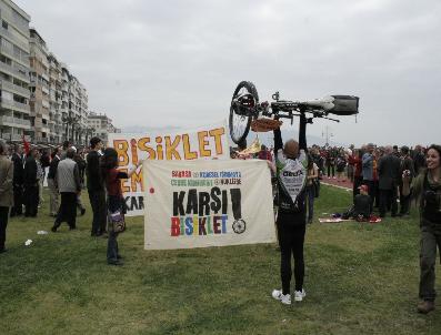 GÜLDAL MUMCU - İzmir‘de 1 Mayıs Bayram Havasında Kutlandı