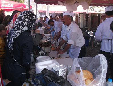 HULUSI DOĞAN - Öğrenci Yurtları Yararına Açılan Kermes İlgi Gördü