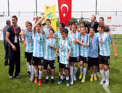 İBRAHIM TÜRKOĞLU - Türkiye‘nin Futbol Yıldızı Karlıtepe İlköğretim