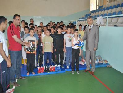 FAIK ARıCAN - Afşin Kaymakamlığı‘ndan Minik Güreşçilere Destek