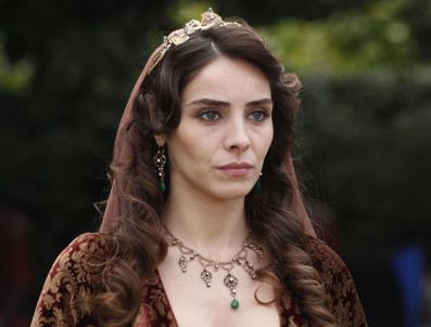 NUR FETTAHOĞLU - Mahidevran'dan alkışlanacak davranış