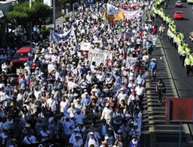 Meksika'da şiddete karşı 85 bin kişi yürüdü