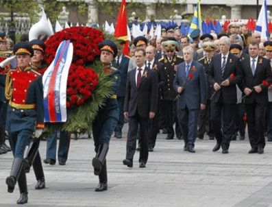 BORIS GRIZLOV - Nazilere karşı elde edilen zaferin yıldönümü törenlerle kutlandı