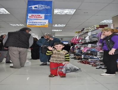 KIMSE YOK MU DAYANıŞMA VE YARDıMLAŞMA DERNEĞI - Kimse Yok Mu Balıkesir Şubesi İhtiyaç Sahibi Aileler İçin Kermes Açtı