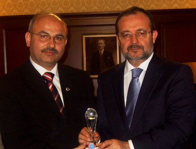 Memur-Der'den  Diyanet İşleri Başkanı Mehmet Görmez' e Anlamlı Ödül