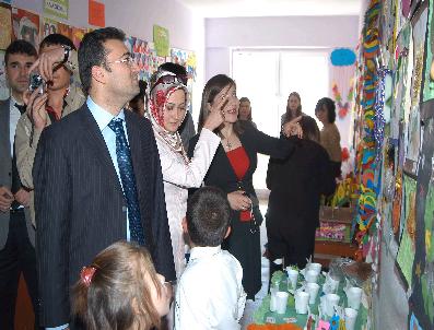 BILGIHAN BAYAR - Miniklerin Sergisine Büyük İlgi