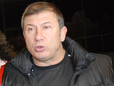 TANJU ÇOLAK - Tanju Çolak: Emenike Heralde Karabük'ü kafasından silmiş