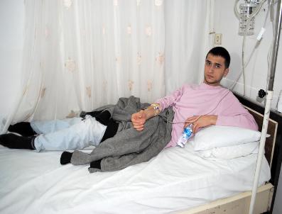 105 Üniversite Öğrencisi Yemekten Zehirlendi