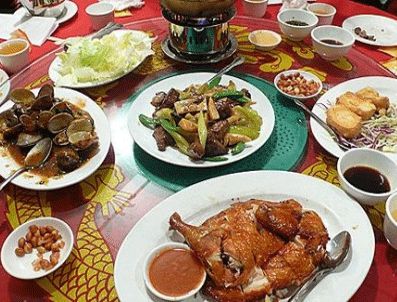 Robot yarışmasına katılan öğrenciler yemekten zehirlendi