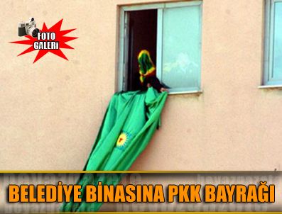 AHMEDI HANI - Seçim bürosu açılışında belediye binasına PKK bayrağı asıldı