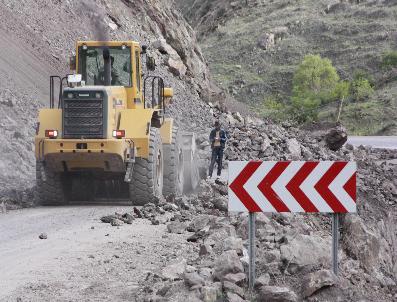 Yüksekova‘da Yol Genişletme Çalışması