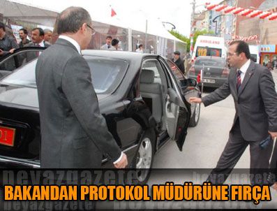 TÜRK DIL BAYRAMı - Bakan müdürü fena fırçaladı