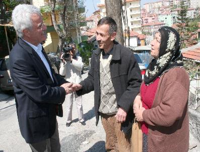 Chp‘li Belediye Gecekondu Mahallesinde Süt Dağıttı