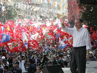 ÖZAY GÖNLÜM - Erdoğan: Kahraman Ve Fedakar Bir Milletiz