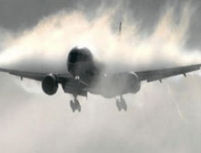 EMIRATES HAVAYOLLARı - Havadaki uçağa yıldırım çarpma anı saniye saniye görüntülendi