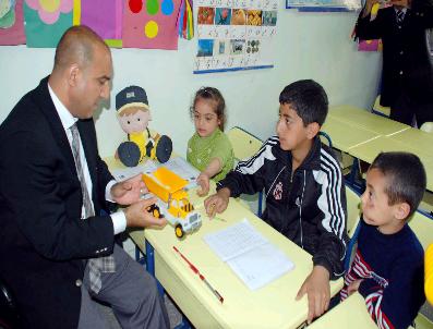 COŞKUN AÇıK - Kaymakam Açık Engelli Çocukları Ziyaret Etti