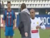 Maç durdu, fanatik taraftar imzaya kavuştu