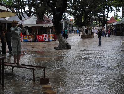 Sağanak Yağış, Manavgat Şelalesi‘nde Su Seviyesini Yükseltti