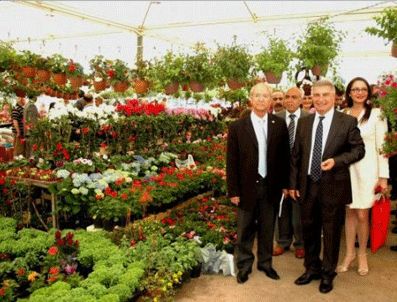 ARMAĞAN UZUN - Karşıyaka Çiçek Festivali başladı