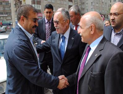 YAŞAR KARAYEL - Ak Parti Seçim Gezilerini Sürdürüyor