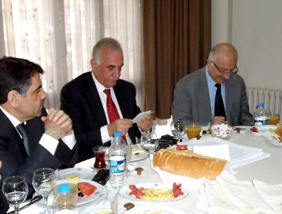 ZEKI KARABAYıR - Ak Parti Kars Milletvekilleri Kahvaltıda Basın Mensuplarıyla Bir Araya Geldi