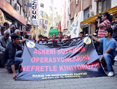 KAZIM ÖZALP - Antalya‘da Bdp‘nin Yürüyüşüne Polis Engeli