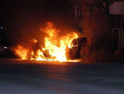 ERGUVAN - Bakırköy'de 11 araç kundaklandı