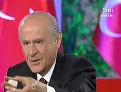 SIYASET MEYDANı - Canlı yayında püskevit yaptı