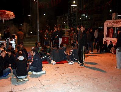 ATATÜRK KONGRE VE ETNOGRAFYA MÜZESI - Maç Bileti İçin Sabahladılar