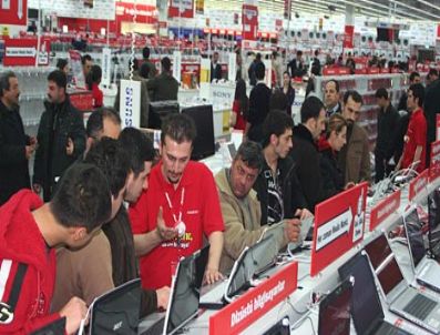 MEDIA MARKT - Media Markt Merter'den çifte kutlama