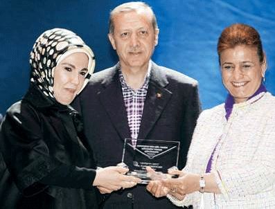 YAVUZ BÜLENT BAKILER - “Anne Sana Mektup Yazdım” ödülü Emine Erdoğan'a verildi