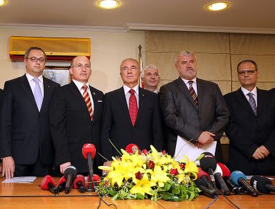 ADNAN POLAT - Aysal ve ekibi mazbatalarını aldı