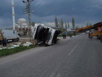 DOĞANBEY - Beyşehir‘de Trafik Kazaları: 3 Yaralı