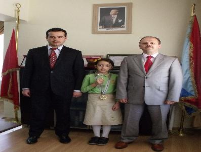 NIMET ÇUBUKÇU - Cam Silerken Düşmeleri Engelleyecek ‘Döner Pencere Projesi‘ İle Dünya 1.‘Si Oldu