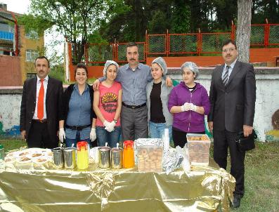 HÜSEYIN KESKIN - Minik Öğrencileri Sergisi İlgi Gördü