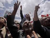 Arap Baharı bir yönetimi daha devirdi