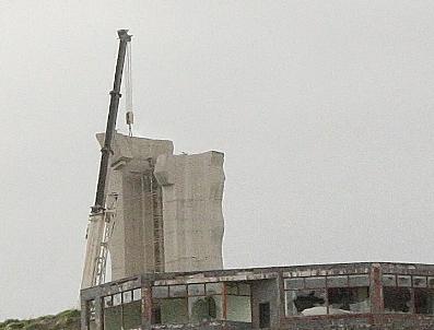 İnsanlık Anıtından 286 Tonluk 10 Parça Söküldü