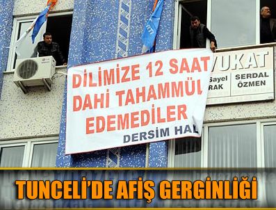 ONUR ÖYMEN - Tunceli'de CHP'nin Zazaca afişleri kaldırıldı