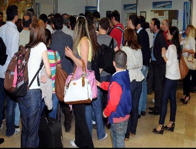 Yolcu Uçağı Teknik Arıza Nedeniyle Rötar Yaptı