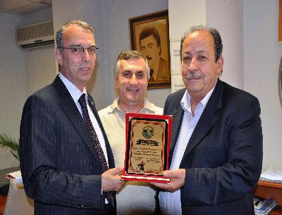 Arıkan‘a Teşekkür Plaketi